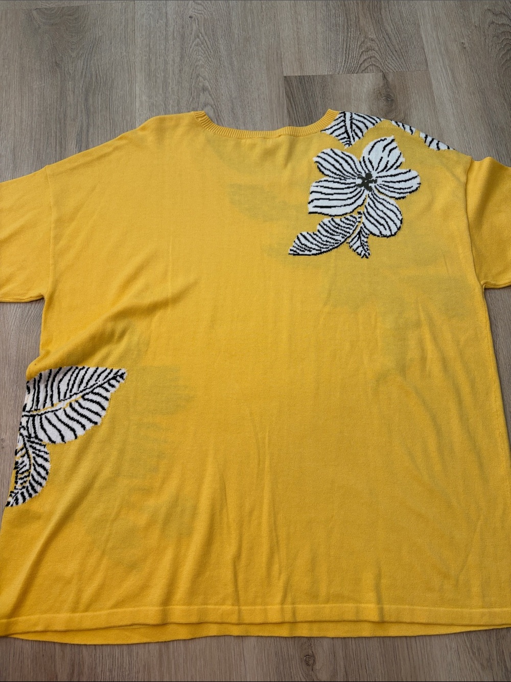 Chico’s Yellow Intarsia Floral Knit Top Short Sleeve size 3 or XL cotton lyocell - Picture 5 of 6